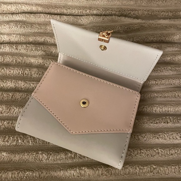 Light Gray and Pink Wallet NWOT - Picture 2 of 5
